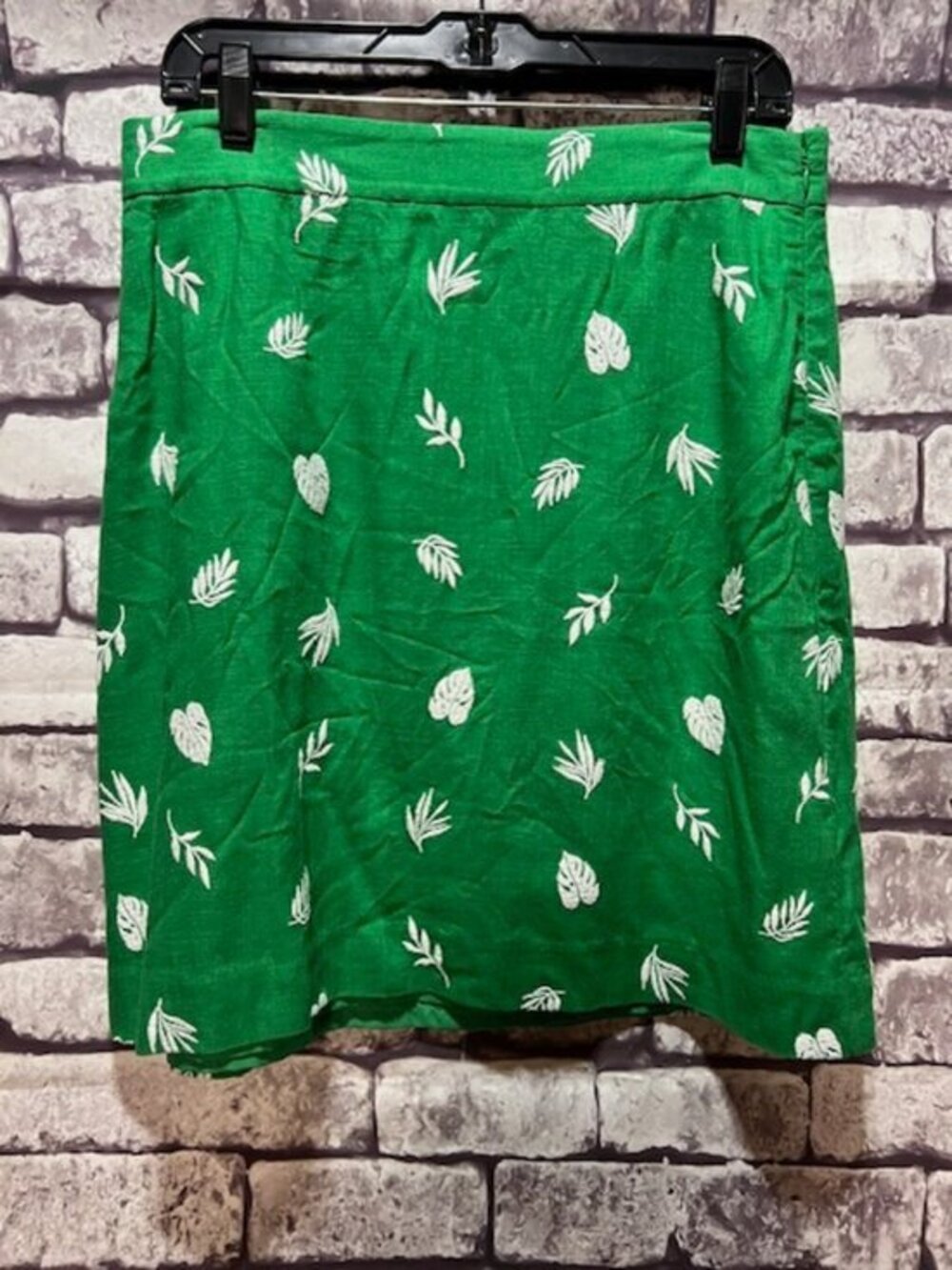 Ann Taylor Green & White Light Weight Fully Lined Skirt Size 8